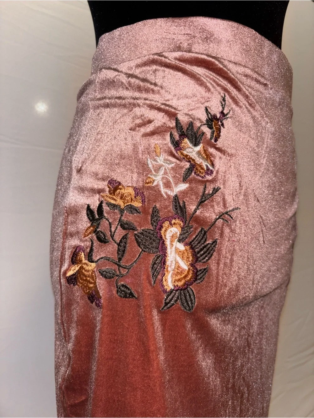 Embroidered Velvet Pencil Skirt - Pink